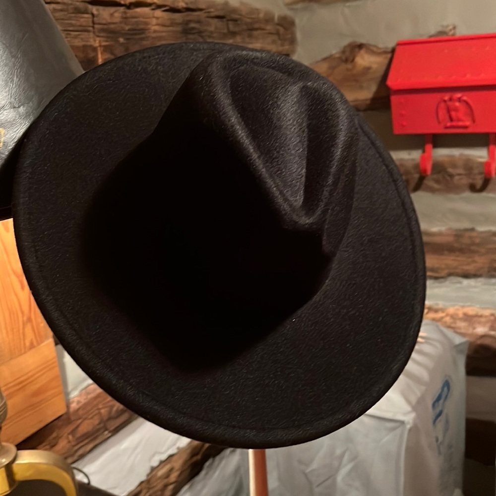 SOLID BLACK HAT